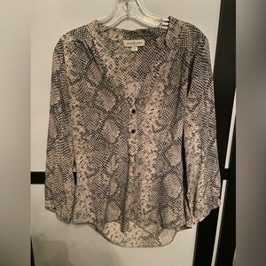 Amour Vert Silk Snake Print Size Medium 3/4 Buttons Blouse